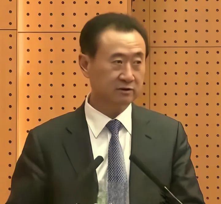 传奇落幕，藏着最扎心的生存真相看到王健林卖掉万达电影的消息，心里满是复杂的感
