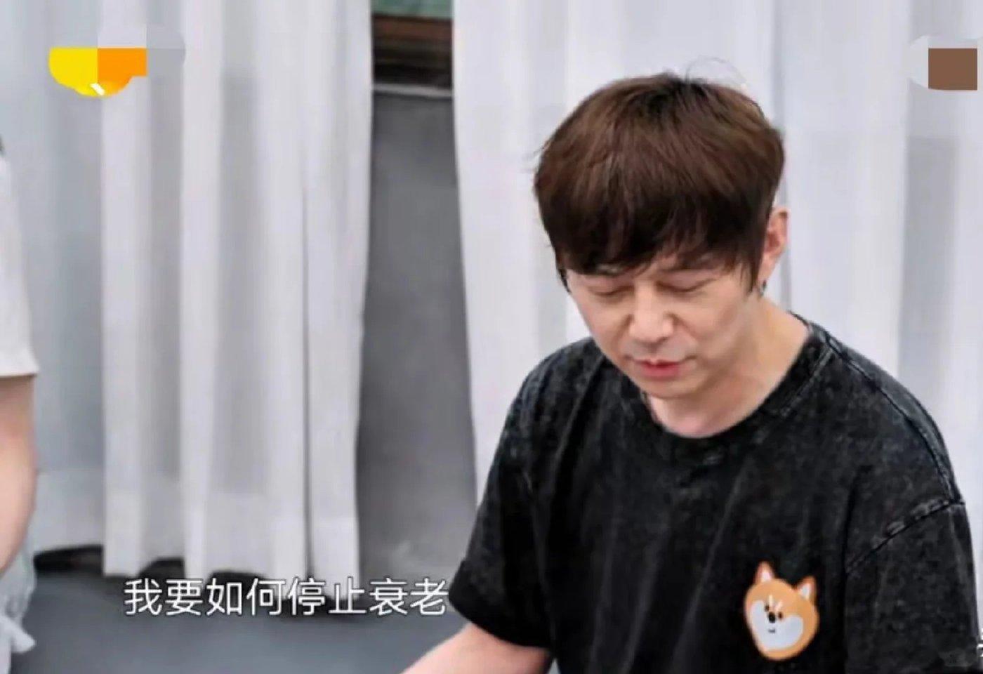 何炅的健康小目标健康最重要，工作排满仍不忘每周四次增肌，何炅真的特别自律。再忙也