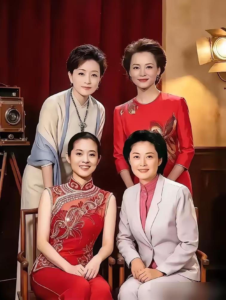 天呐，倪萍年轻时简直太美了，五官完美无瑕，身材苗条，才华横溢，美貌，气质，身材，