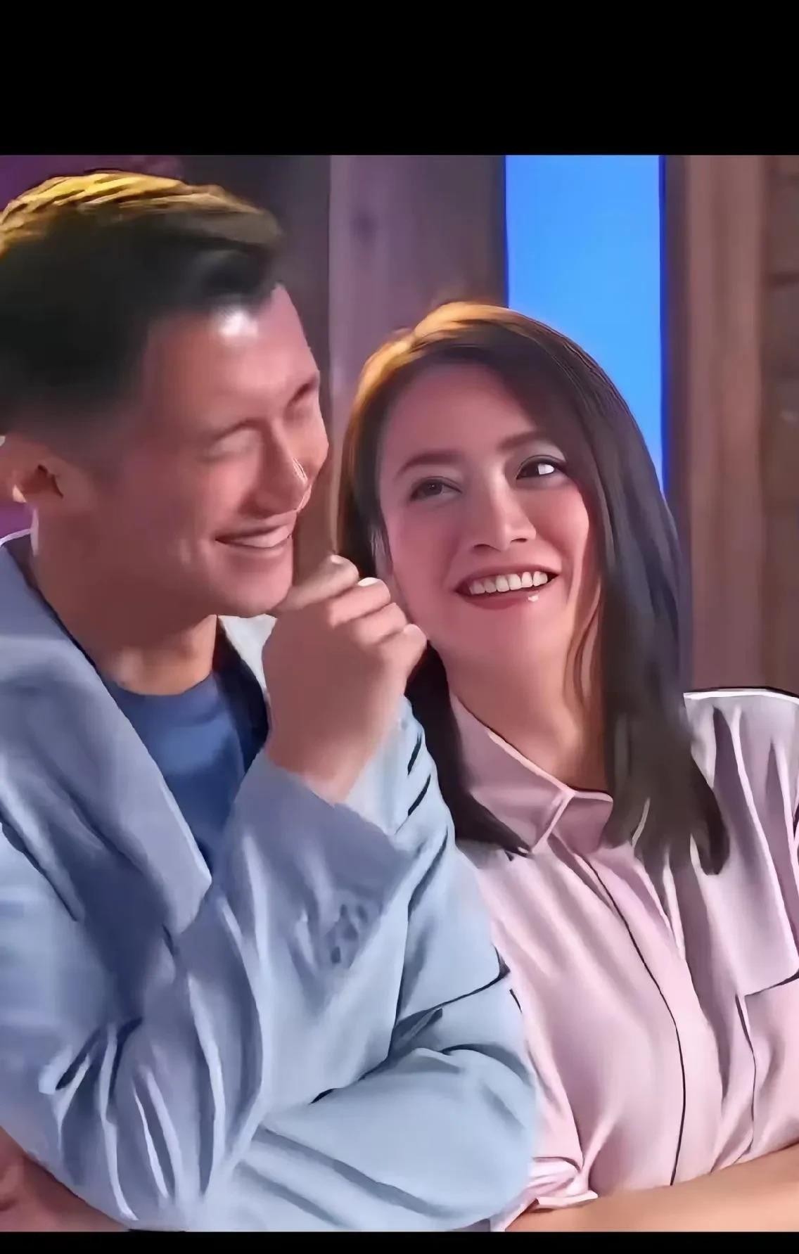 霍汶希是谢霆锋合作二十多年的经纪人，从十六岁出道起就一直在他身边。两个人一起扛过顶包案、离婚风波、锋