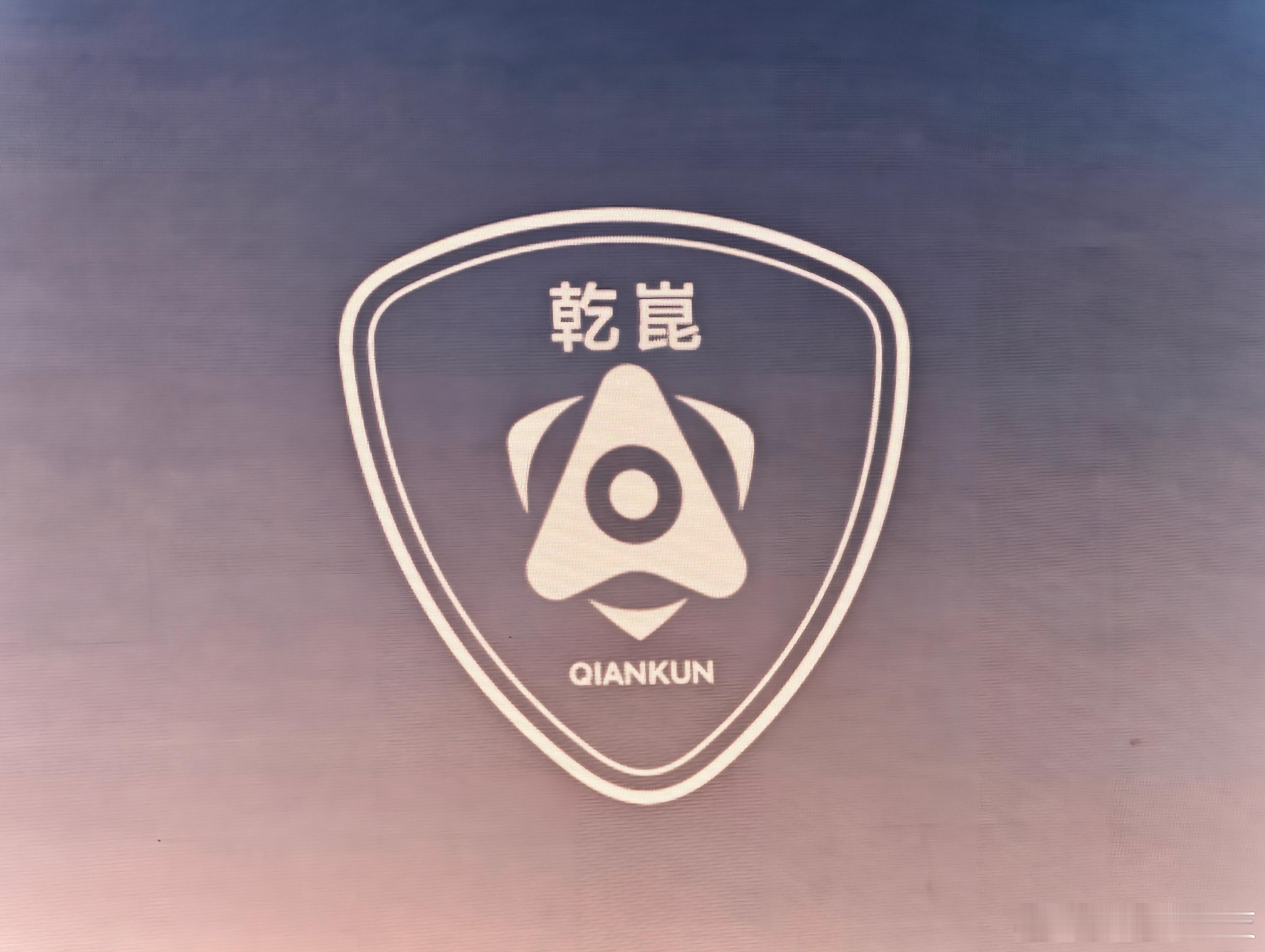 阿维塔06T首搭华为乾崑ADS5阿维塔06T不仅有华为896线激光雷达，还会首