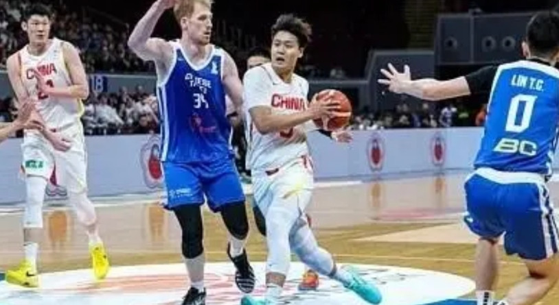 北京媒体透露，结束世预赛第二阶段与中国台北队的比赛后，赵睿已返回北京队，令人担忧