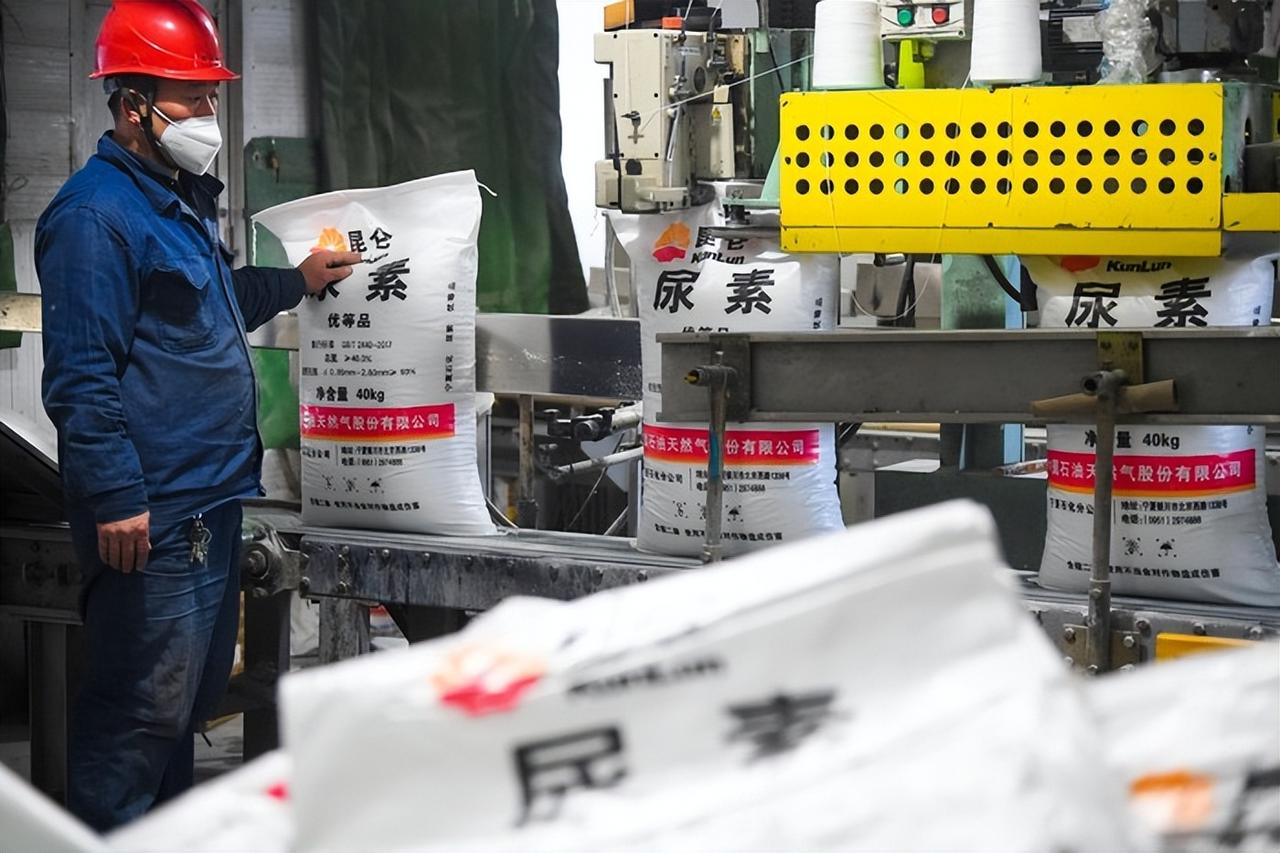 中越边境未现稀土走私，化肥走私却愈演愈烈，暴利驱使下的疯狂操作。提及中越边境