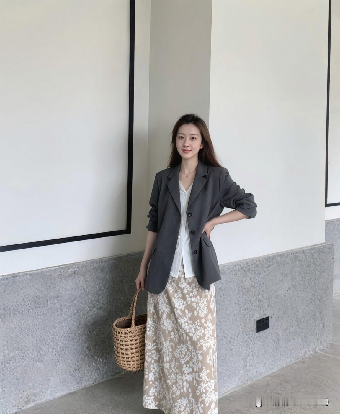 真正被爱的时候，你会发现，你不必追求极致的漂亮，不必拼尽全力优秀，更不必