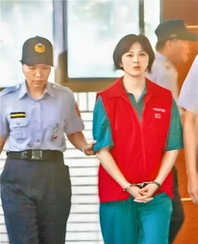 她已经在台中女子监狱里关押了十多年，是台湾目前唯一一个还没被执行死刑的女囚。20