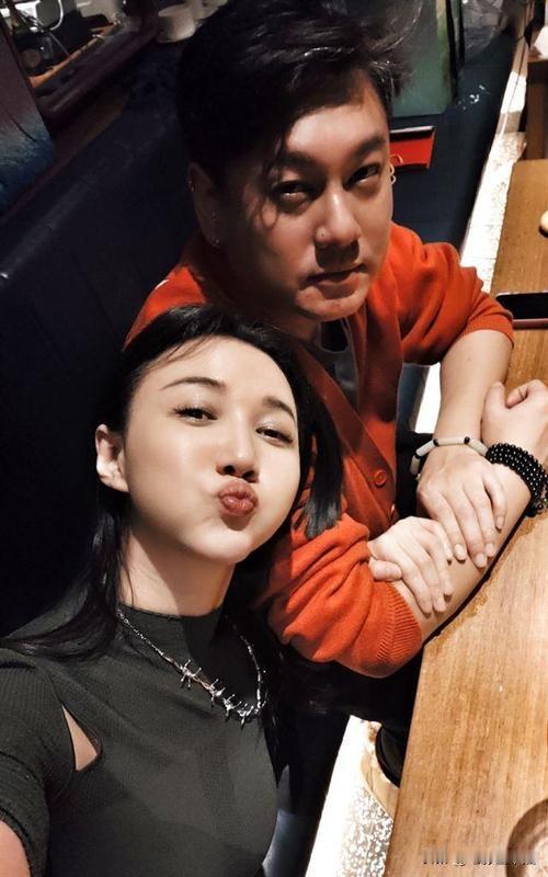 朱孝天的颜值在F4中是最低的，但是面相给人的感觉却是最温和、最舒服的，其他三人都