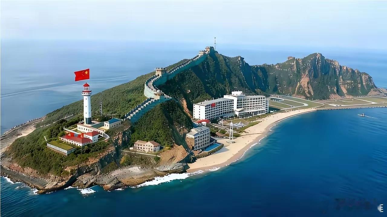 这才是十四亿人民希望看到钓鱼岛的样子。我觉得格局还可以再大一点，以钓鱼岛为中心，