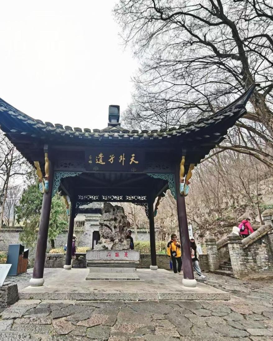 活到这把年纪，我算是琢磨透了一件事：人这一辈子，真没必要活成别人眼里的“标准答案