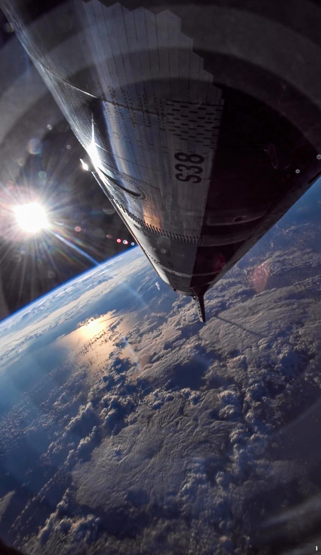 分享几张spaceX星舰回传的照片spacex​​​​