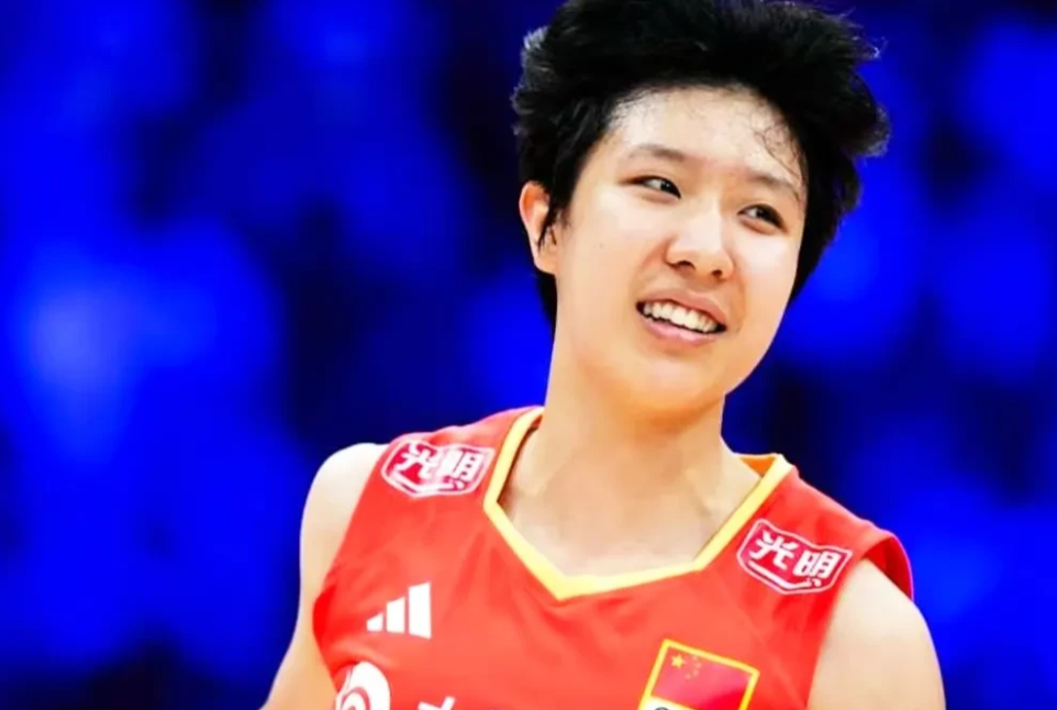 董禹含，这回丟人丢大发了，今天你就是个憨宝！今晨的中德女排之战，德国女排在前两局