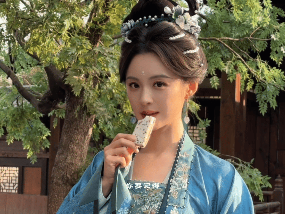 毛林林这张脸给到一个夯毛林林客串几分钟就美到让人记住，那张脸太有说服力，氛围感