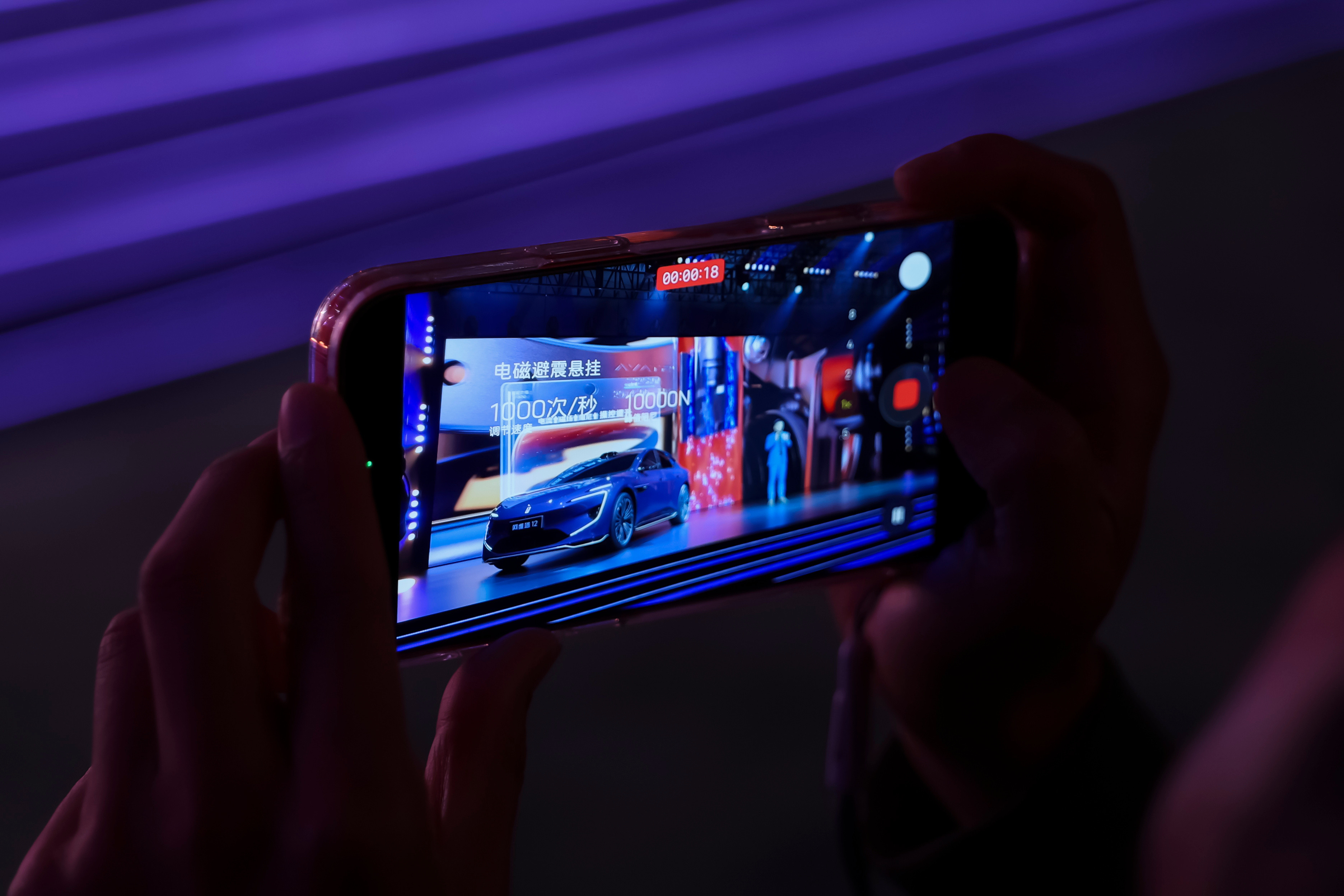 数码圈看参数，车圈看阿维塔！新阿维塔12这波升级简直是“降维打击”。对比同价位竞