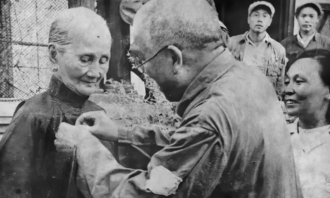 方志敏烈士牺牲以后，老母亲过着悲惨的生活，十四年后，新中国成立，老人家被接到北京
