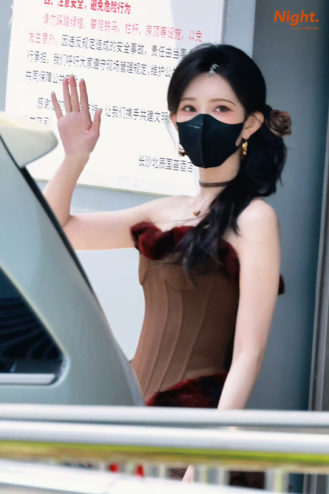 娱乐孟子义毛绒抹胸孟子义hi6造型路透孟子义毛绒抹胸，辣妹​​​
