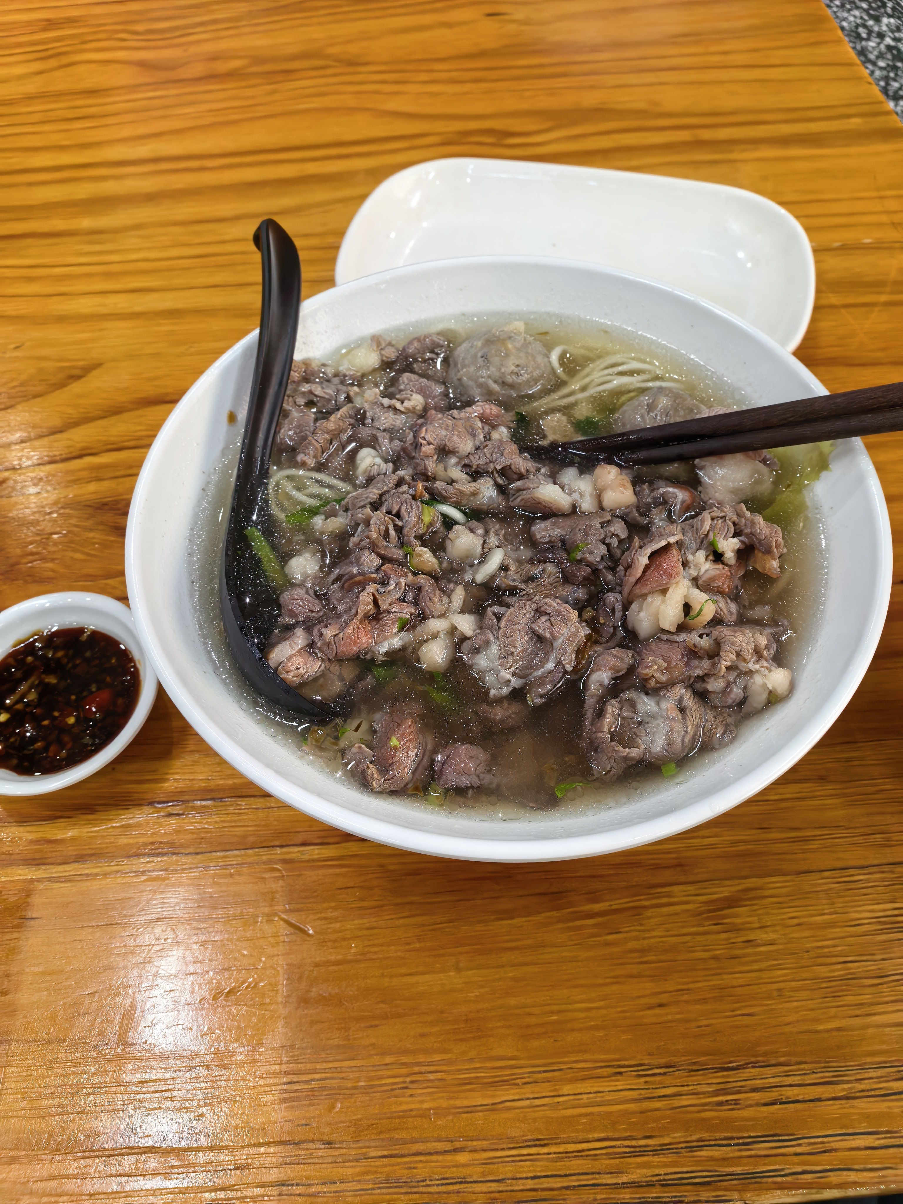 我对潮汕牛肉面的赞美溢于言表，这玩意你就吃吧，吃撑了你都胖不了