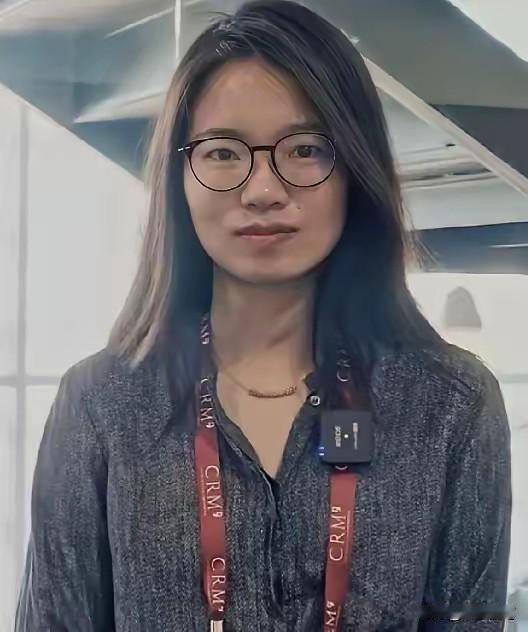 最近外网有人讨论一件事王虹和邓煜拿奖，关中国什么事？他们只在国外完成的学业，是