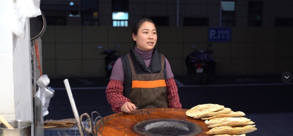 “没人敢娶！”安徽，2022年，一33岁女子卖烧饼，天天4点半起床，夜里11点