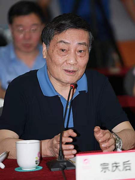 都是多情惹的祸。宗馥莉本来是唯一继承人，她和她妈妈内心的委屈肯定有一定的道理。但