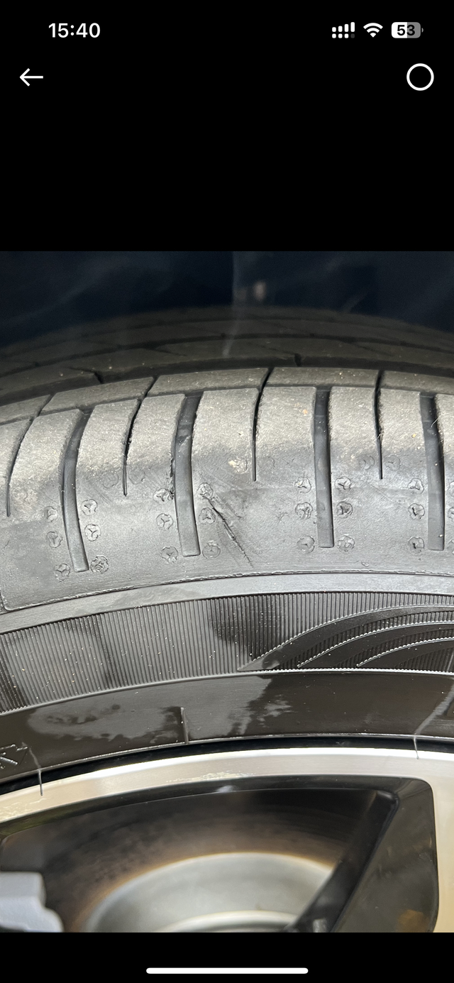 轮胎有划痕前轮胎发现有一道划痕，想问下车友这种的有影响吗