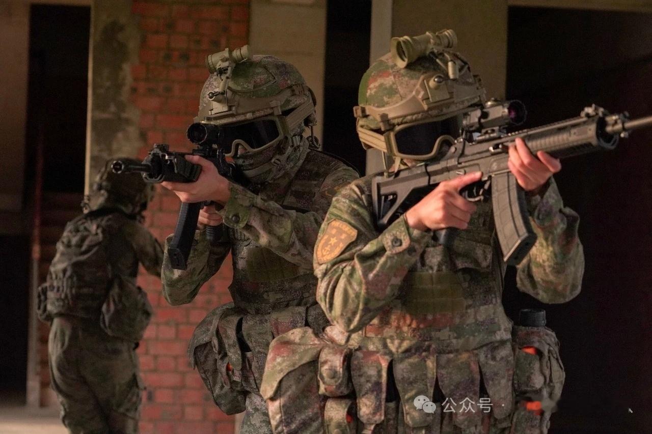 这训练场（楼），一眼海军陆战队某部；该部现在有个响亮的别称～虎鲨。