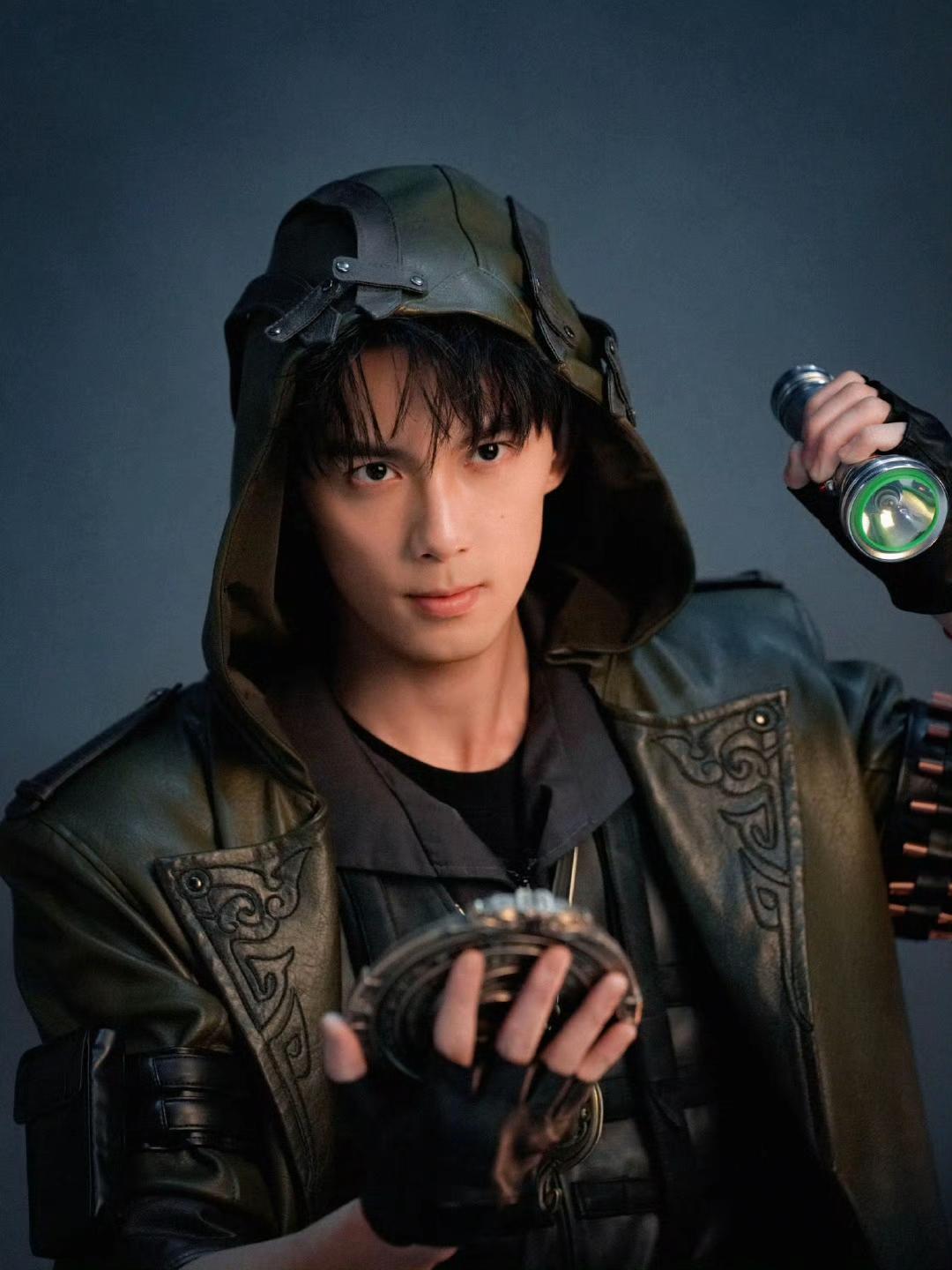 吴磊这个造型，简直梦回黎簇！最近吴磊又官宣了几款代言人，势头简直锐不可当！