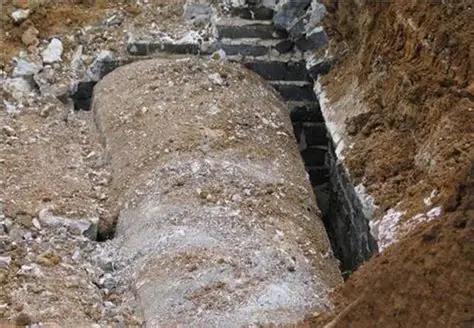 关羽的墓为什么一千多年都无人敢盗掘关羽的墓不算隐蔽，甚至可以说世人都知道大