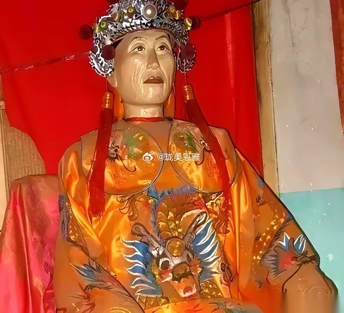 把亲爹的遗体做成“木乃伊”供在自家二楼整整22年
