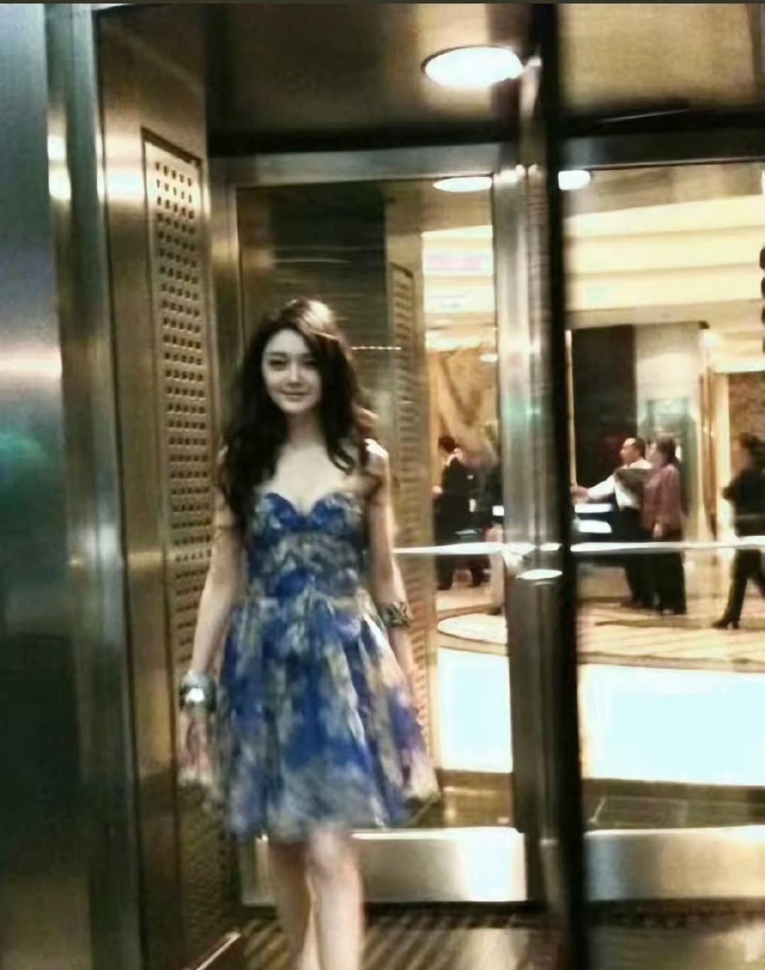 蔡康永曾叹息，以为最锋利的那把刀会永远闪亮。如今刀鞘自己动了——大S不是在复出