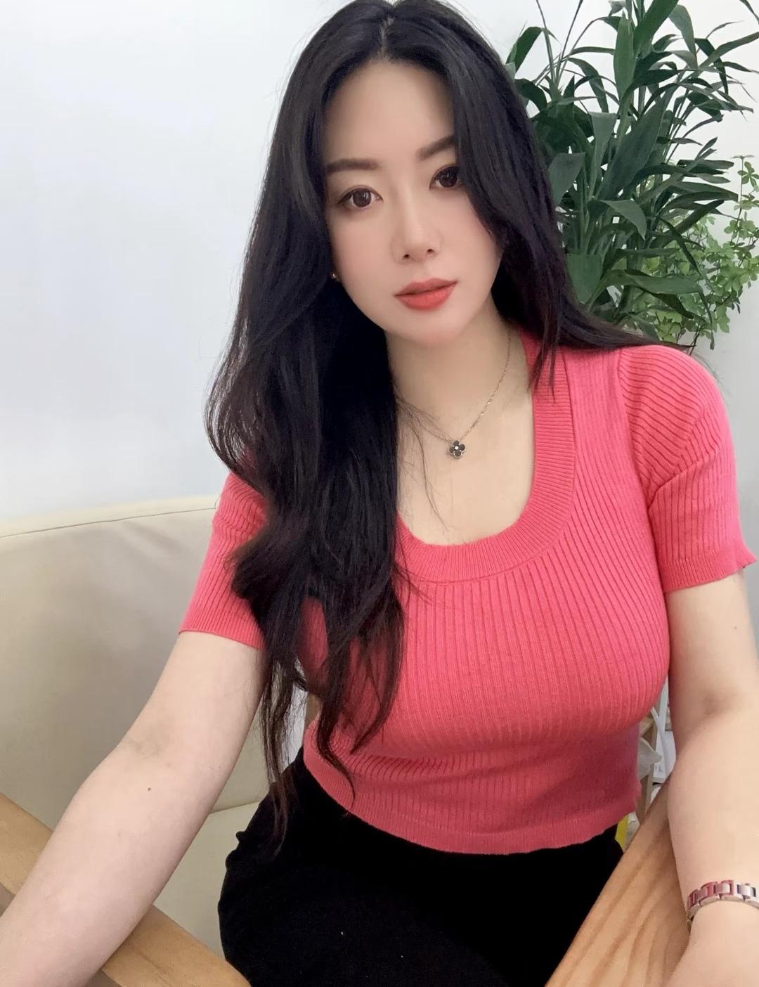 40后这件红色毛衣不知道还适不适合这件暖红毛衣少女女人如何穿出含蓄的性感?红