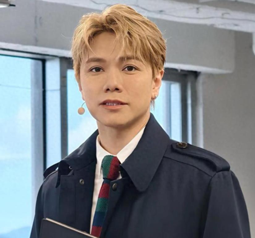 为什么大家可以接受网红馆长，但却接受不了张敬轩？其实原因很简单，张敬轩是在广