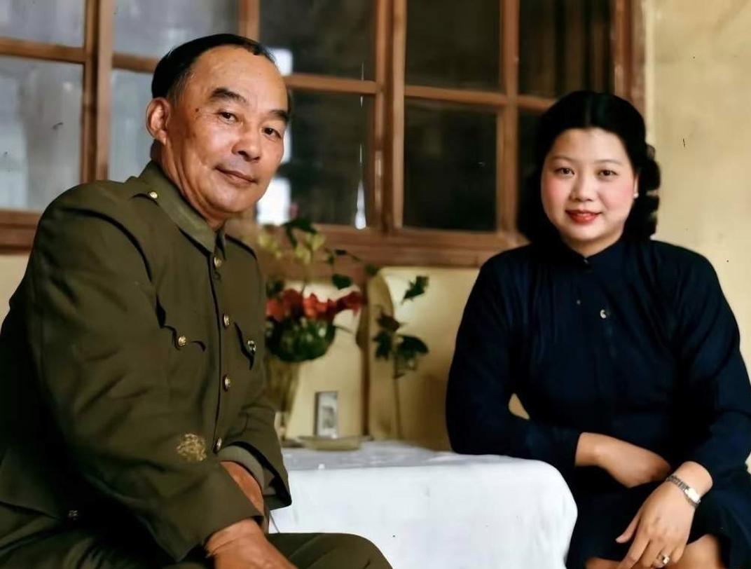 1947年，51岁的胡宗南娶了戴笠的情人叶霞翟，其实两人早就有一腿，因为顾忌，不