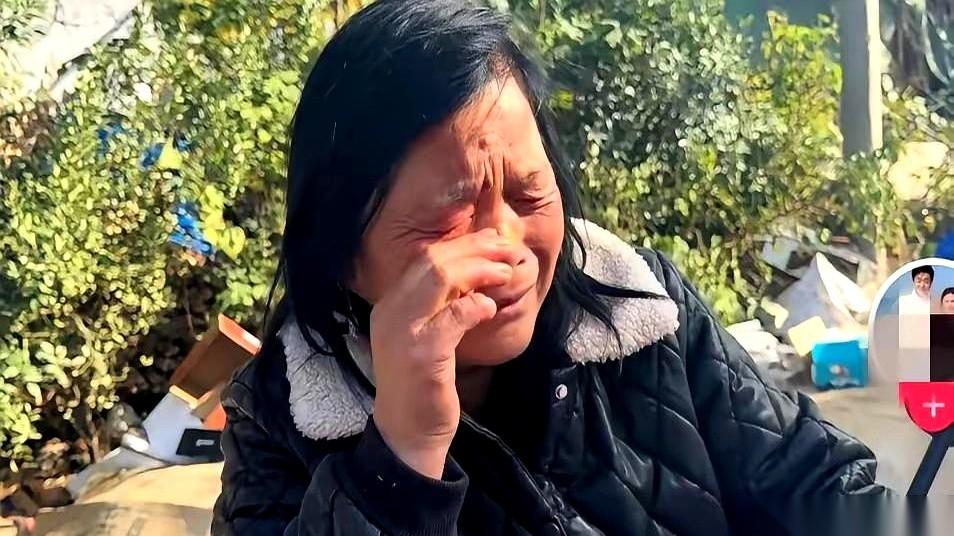 手里但凡有俩子儿，就得赶紧送牌桌上。输光了，就坐地上哭，说孩子不给养老钱。打