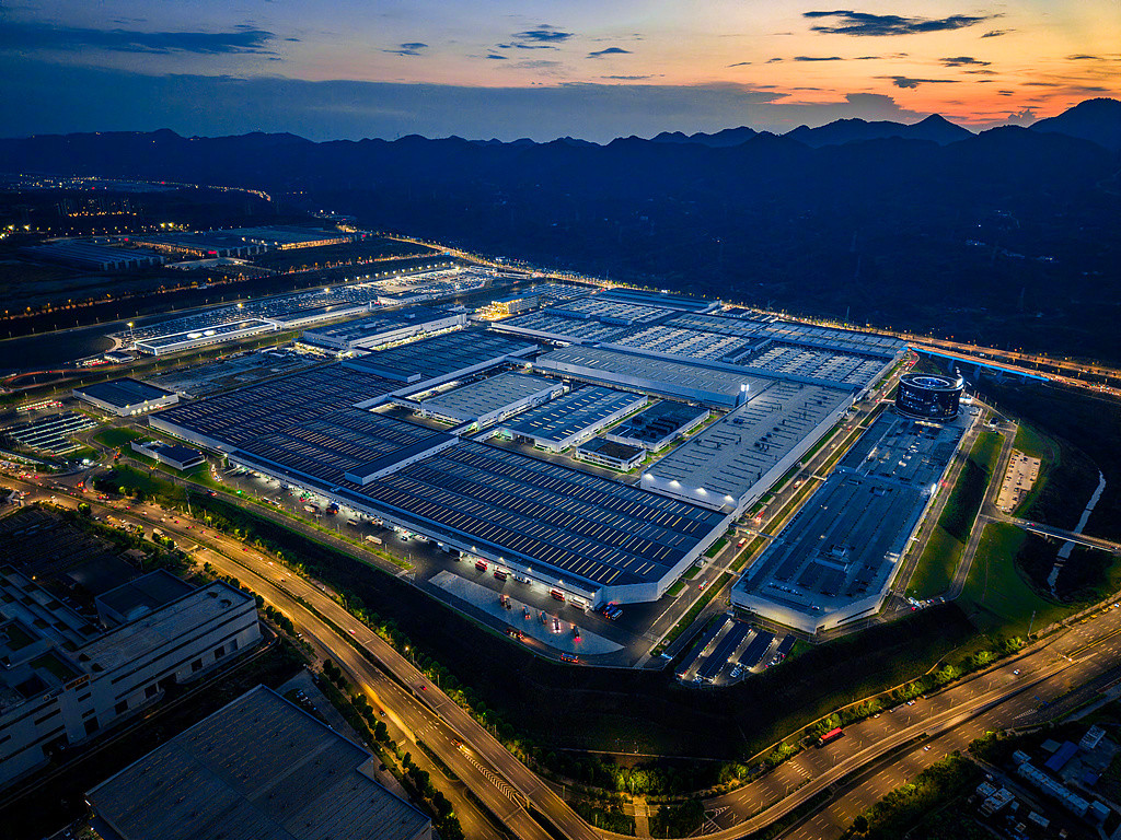 【赛力斯拟剥离重要资产】2月8日晚间，赛力斯（601127.SH）发布《关于签署