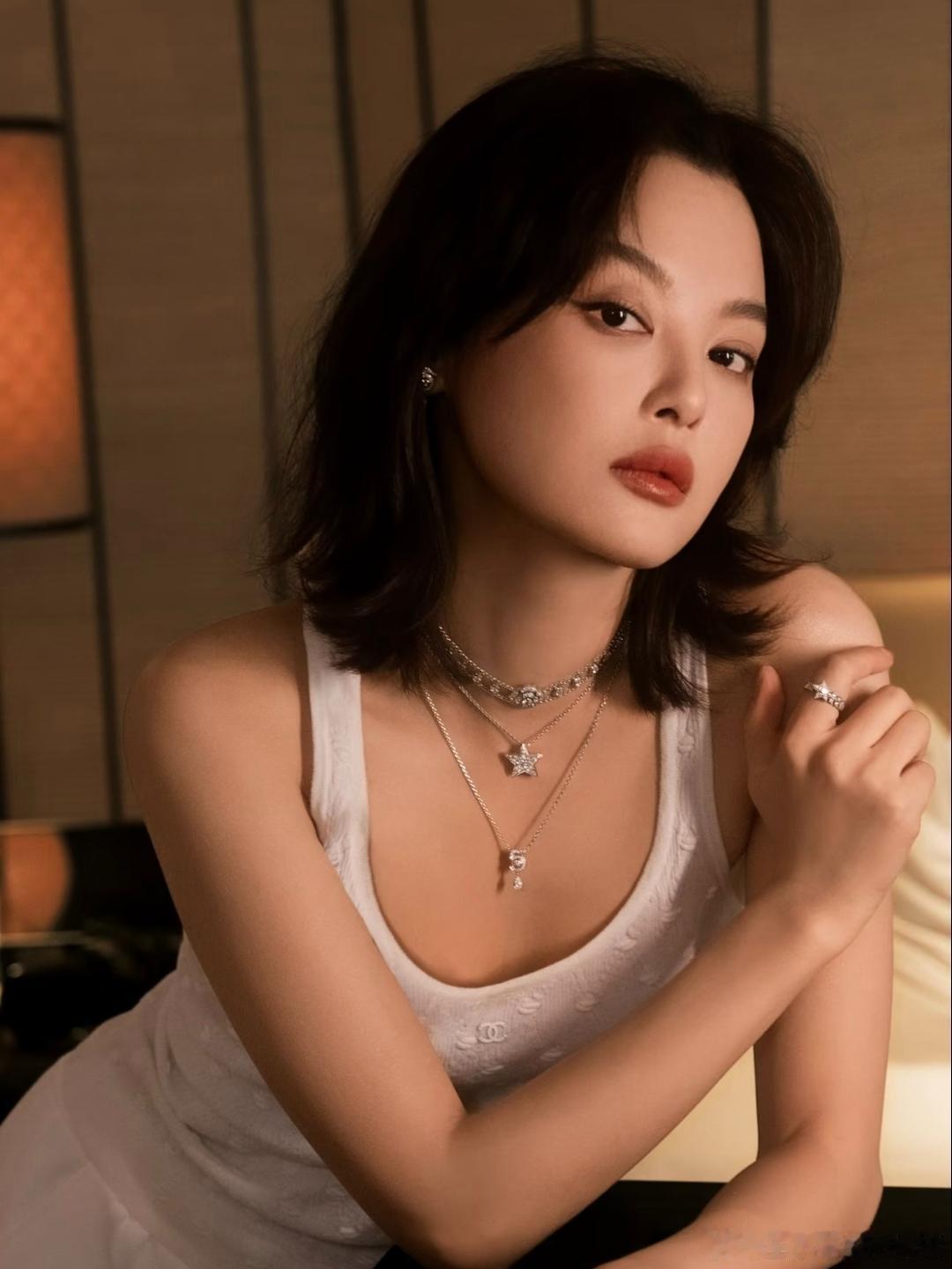 1.金晨近期被工作琐事缠身，心烦意乱，已经没有心思顾及感情。她在女艺人当中属于