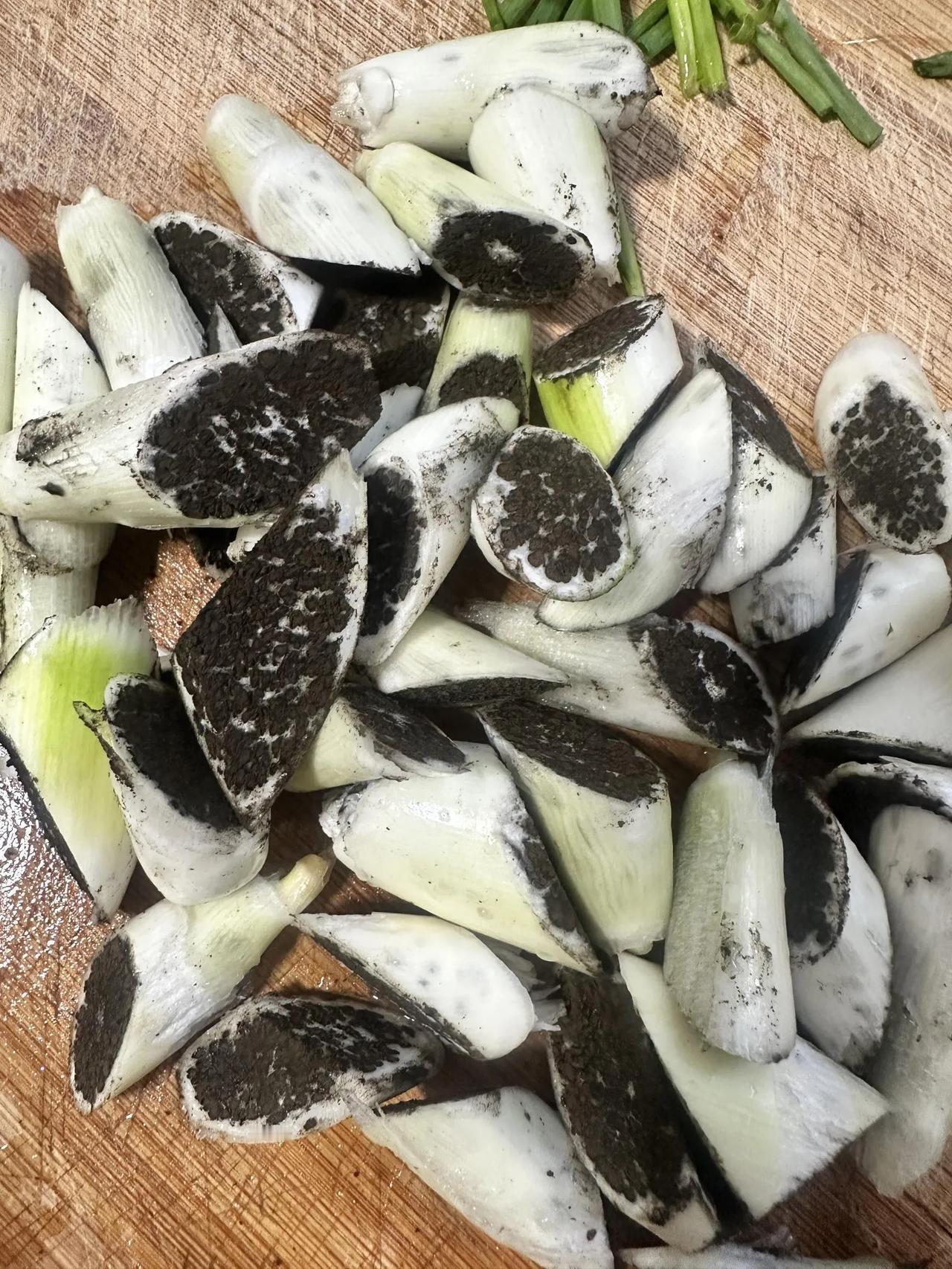 挖煤的茭白能不能吃黑的可怕掰是掰舒服了不敢下嘴