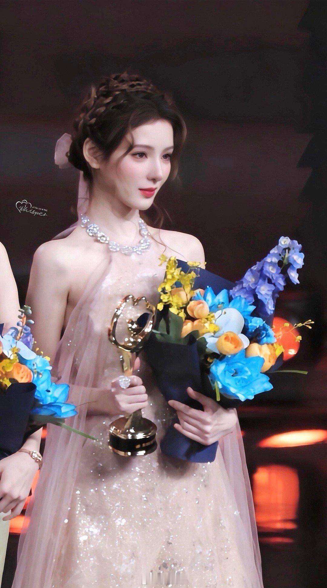 张予曦内场神图内场神图直接秒杀！前一秒还是“花仙子”，后一秒变身“暗夜女王”，