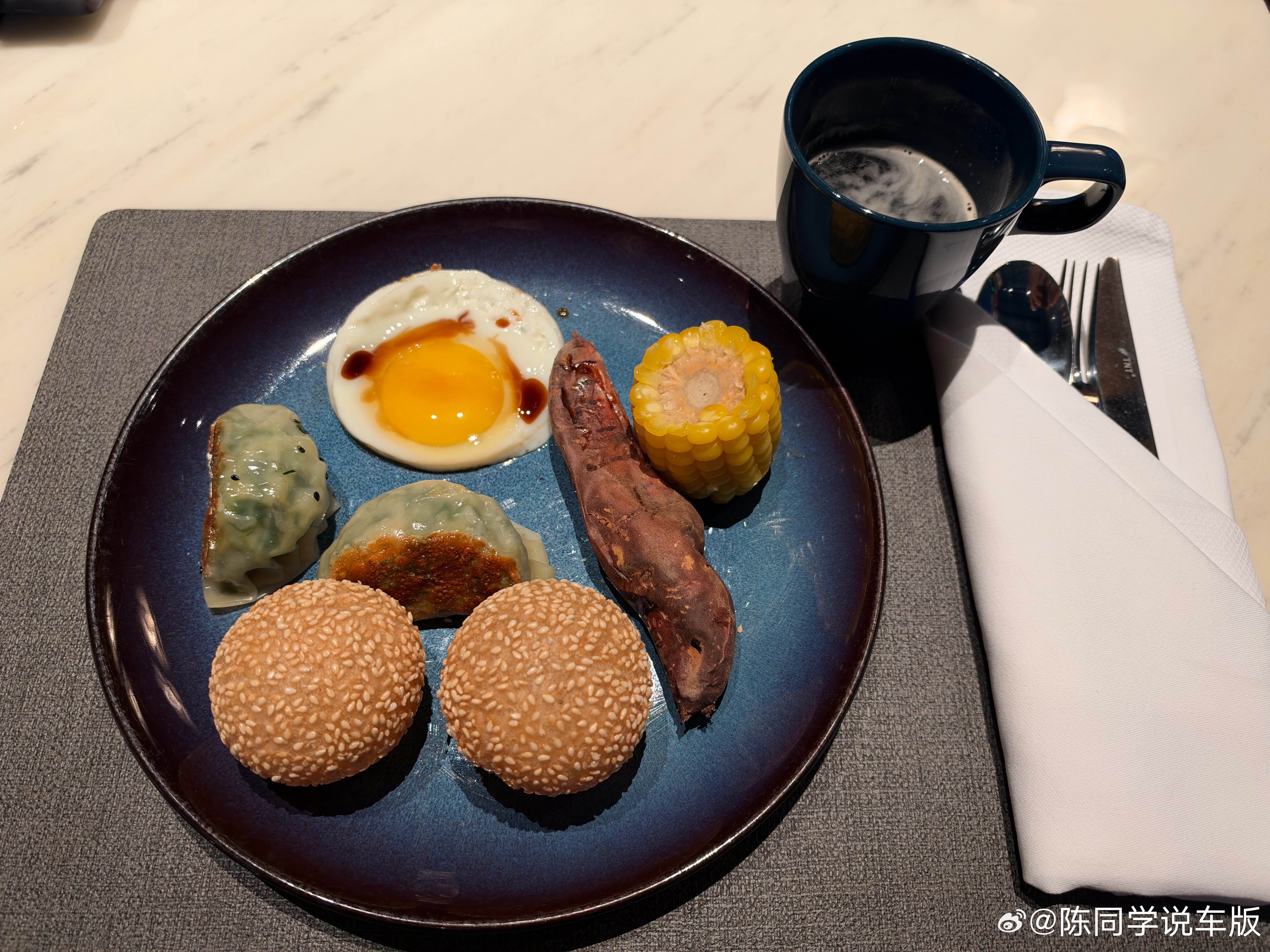 吃过这么多家酒店的自助餐这家味道算不错的食材也比较新鲜而且酒店的价格不算贵性价比