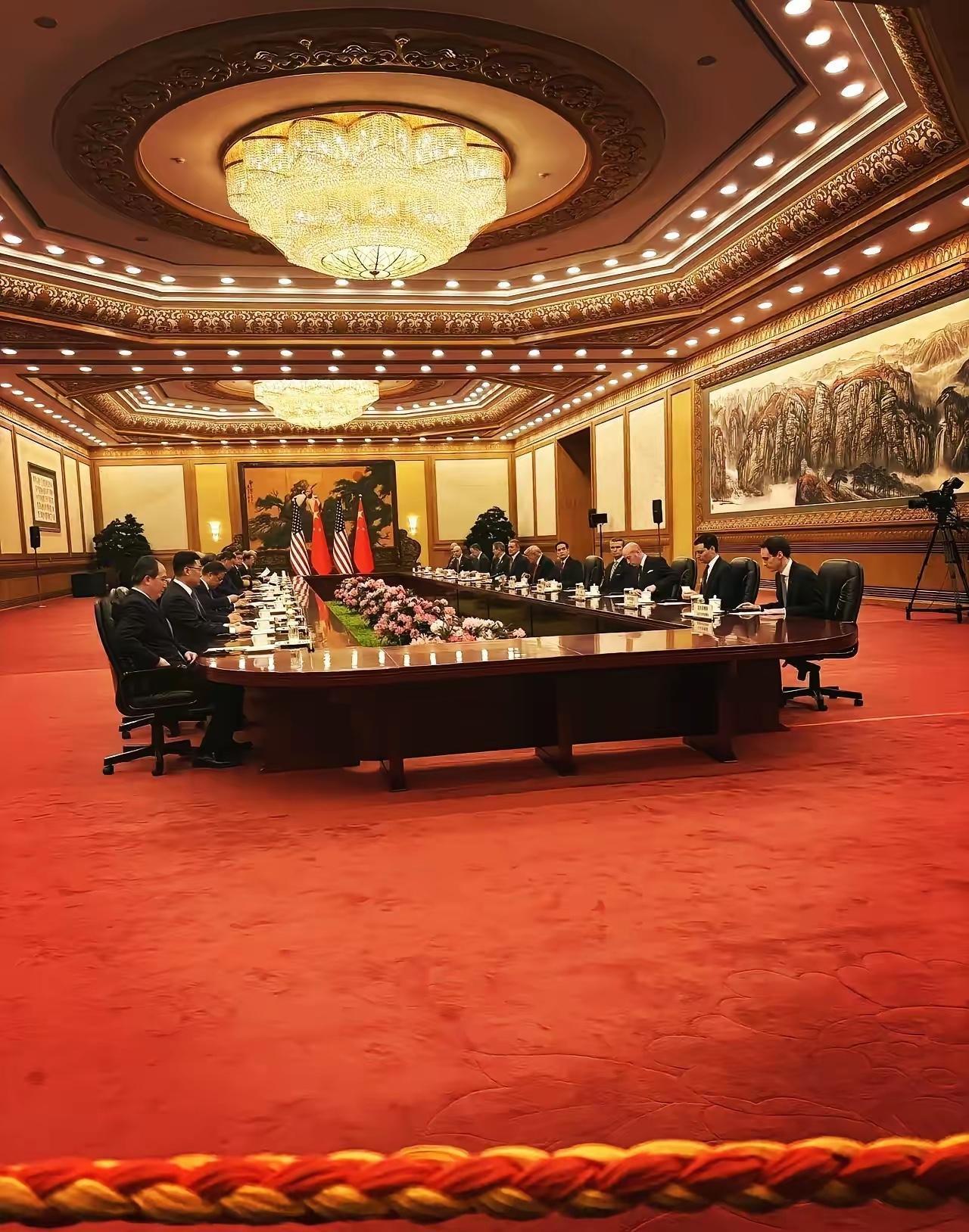 别眨眼，今天这视角绝了，人民大会堂东大厅全景曝光，看完瞬间懂了什么叫大国排面。7