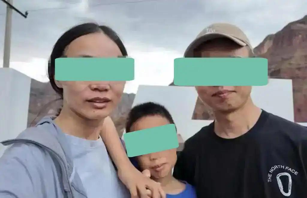 眼前这位父亲彻底撑不住了！一家人开开心心结伴自驾奔赴新疆游玩，谁料半路遭遇凶猛山