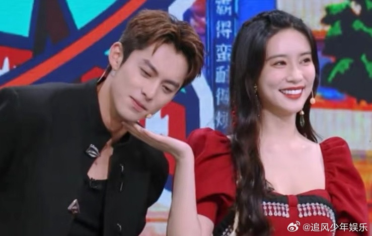 王鹤棣孟子义同框疯狂好六夜王鹤棣和孟子义同框，真的是太赏心悦目了！他们站在一起的