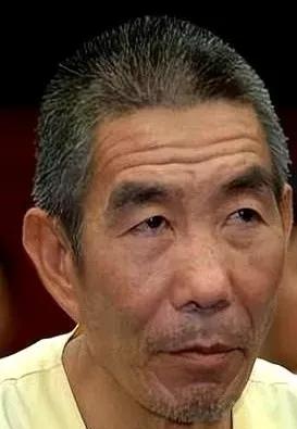张永明这个人，十九岁就杀了人，被判死缓，蹲了二十多年监狱，97年放出来。他回到
