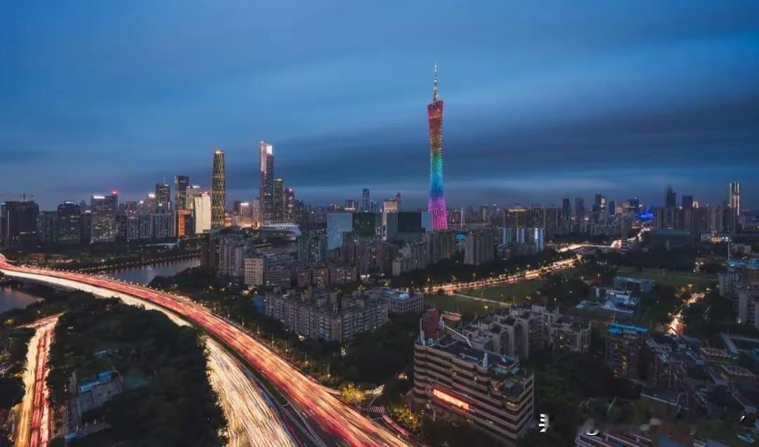 广州和重庆的GDP差距，已经拉得越来越大！2025年广州GDP数据一出来，