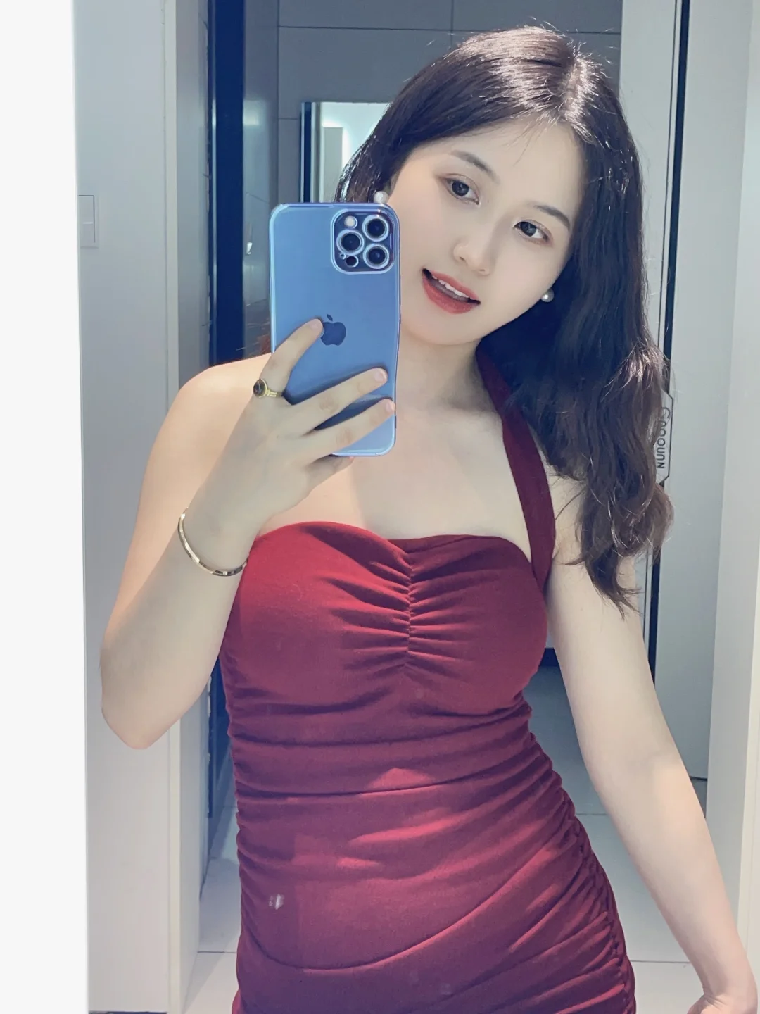 出！红色裙子好美
