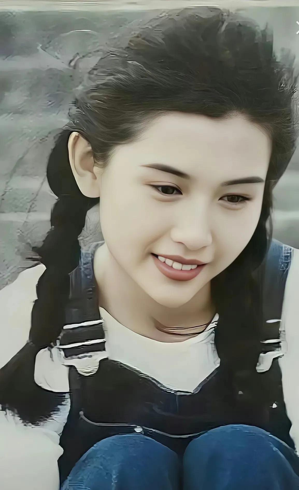 邱淑贞年轻时颜值太夯，一个女生怎么可以长得又清纯，又性感，又明媚又风情，身材还