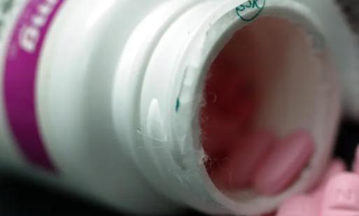 【人类面临灭绝吗？越来越多的Z世代沉迷于抗抑郁药，这可能会扰乱他们多年的性生活。