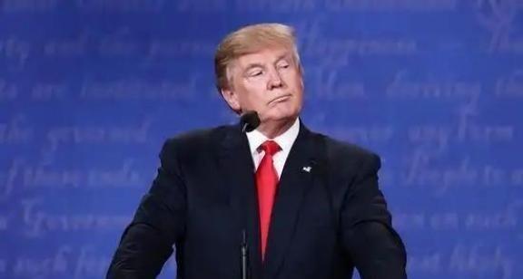 万万没想到，等来的不是高市的道歉，而是特朗普站在全世界面前，一字一句地宣布：“永