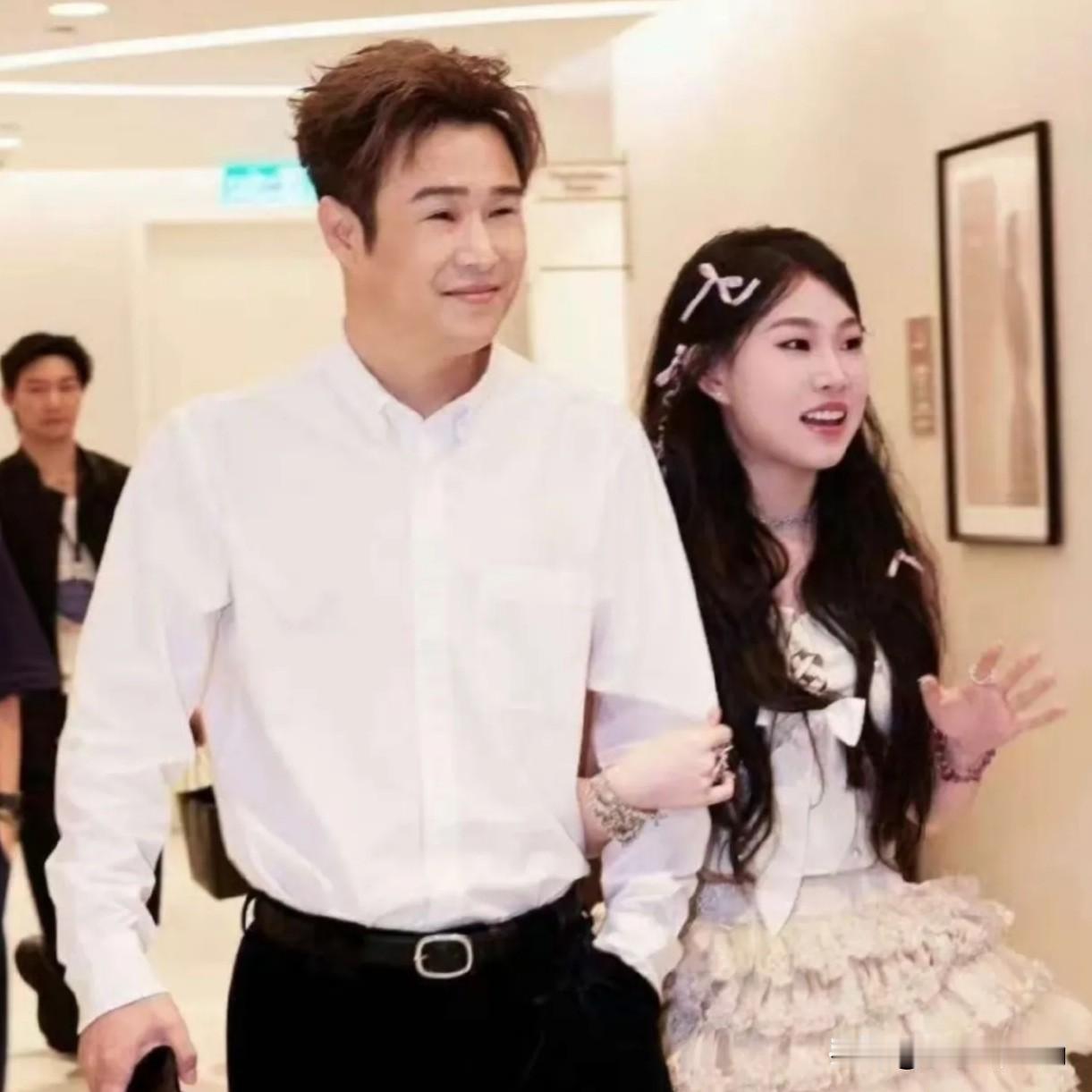 “你小叔我都没合作上，你偷着乐吧！”小沈阳这护女方式，不愧是喜剧人天花板！