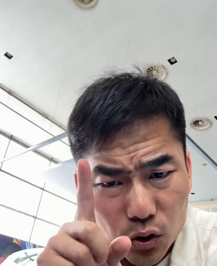 帕萨特pro改款失败。大众现在就是卖不出去了，不是唱衰就是事实。无论是新款的