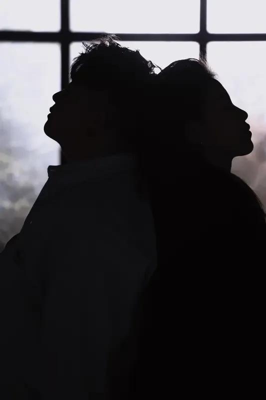 一个男人找女人，大部分是因为身体的需求。而女人找男人，是寻找未来经济的保