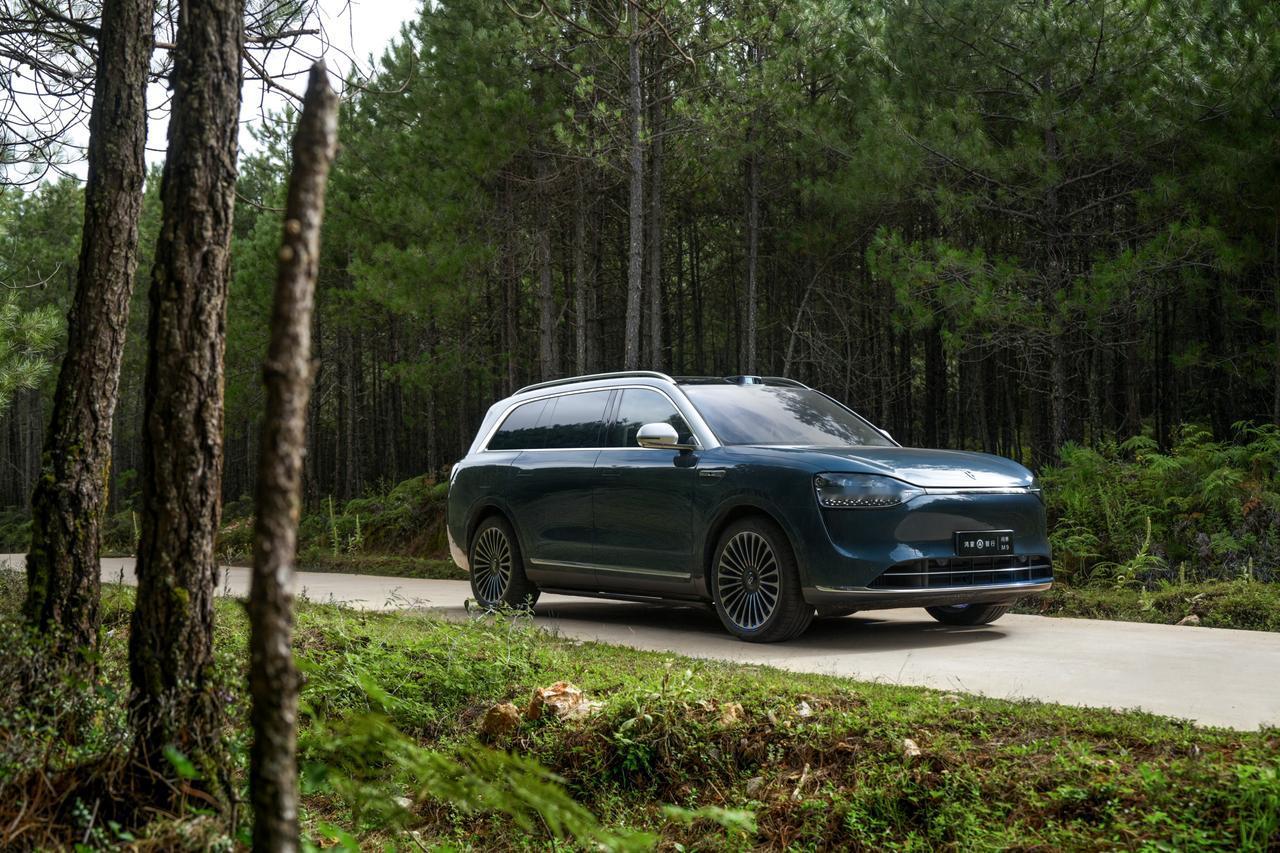 刷到个好玩视频，高速上偶遇鸿蒙智行L3级自动驾驶测试车午休刷视频，看到个挺有意